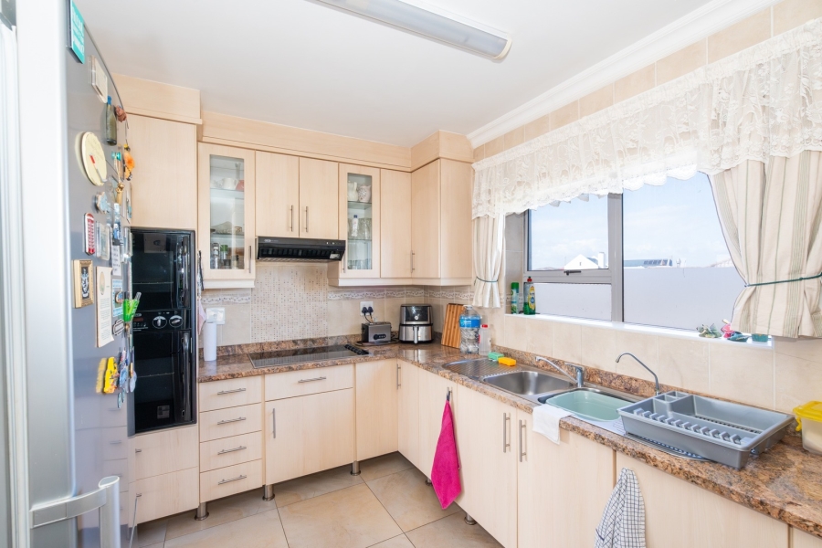 5 Bedroom Property for Sale in Myburgh Park Western Cape